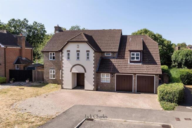 16 Ely Gardens, TN10 4NZ 001.jpg