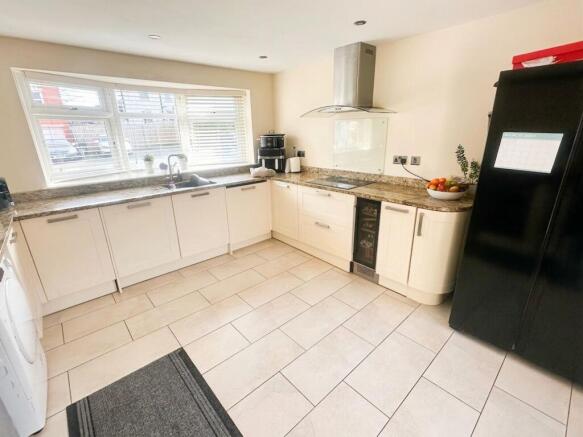 Kitchen/ Breakfast Room