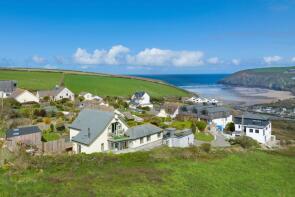 Rosteague, Access To Bramhall, Mawgan Porth, Newquay TR8 4AL