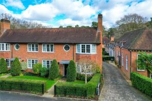 3, Chestnut Avenue, Whiteley Village Hersham, Walton-on-thames KT12 4DH