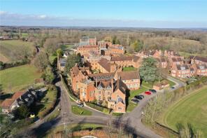 8, Abbey Gardens, Woolhampton, Reading RG7 5TZ