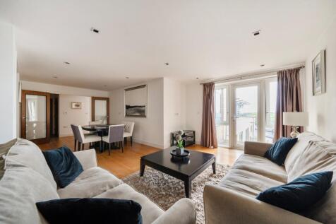 Kew Bridge Road,
Brentford, TW8
