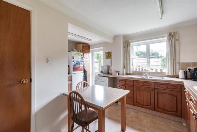 Kitchen/Breakfast Area
