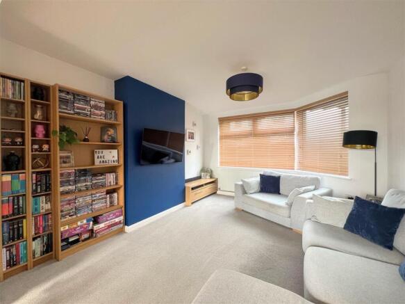 OPEN-PLAN LOUNGE AREA