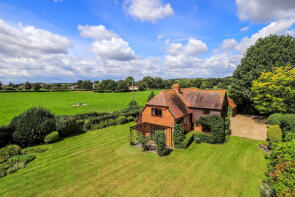 Newcourt Lodge, Nunton Drove, Salisbury SP5 4HZ