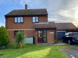 10, Heathfields, Felixstowe IP11 0GA