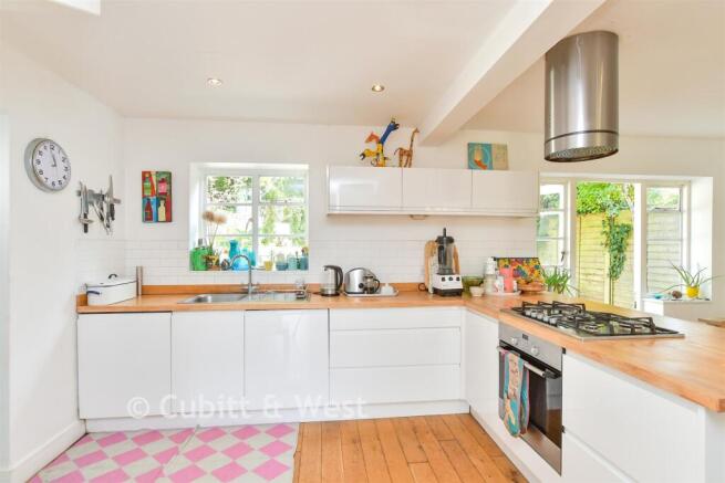 Kitchen/ Dining Area