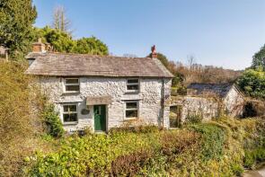 St Warris, Burlawn, Wadebridge PL27 7LD