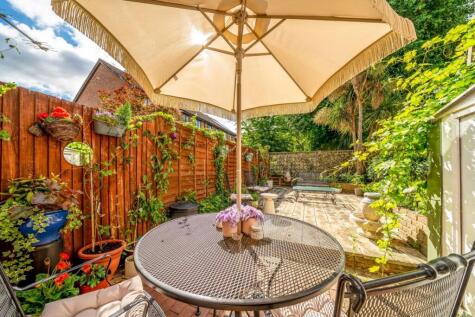 Stags Way, Isleworth