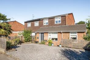 35, Middlefields, Reading RG10 9DG