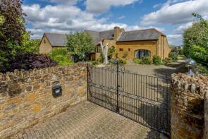 3 Stone End, Chapel Close, Towcester NN12 8HZ