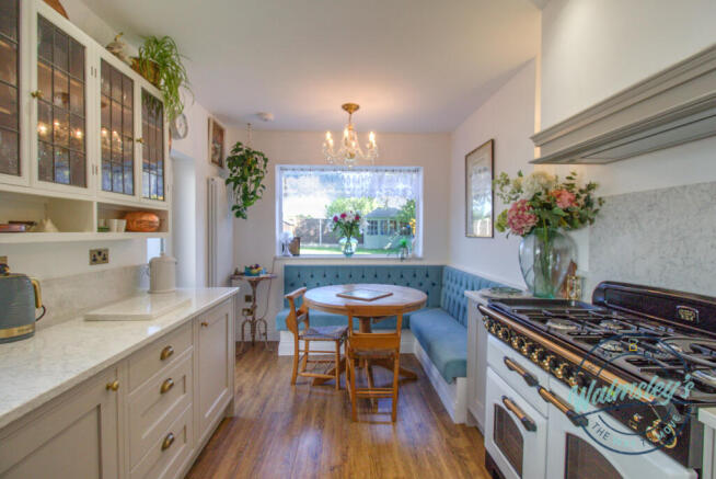 Kitchen breakfast room towards garden