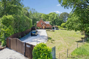 1, Apple Tree Cottages, Honey Lane, Hurley, Maidenhead SL6 6RE
