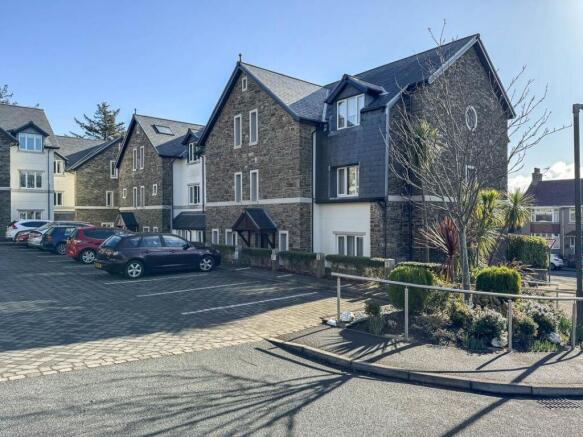 13 St Ninians Court (1).jpg