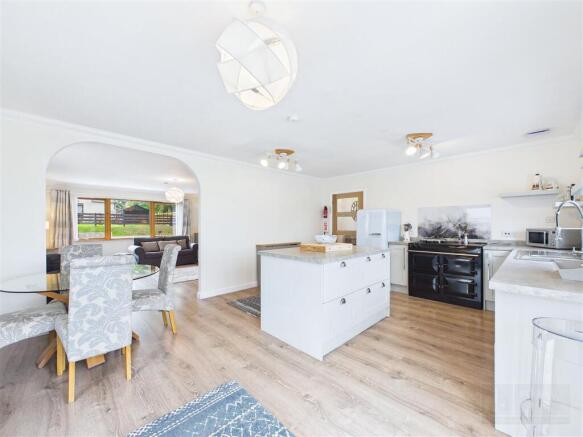 Kitchen / Dining Area