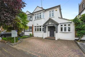 27, Hycliffe Gardens, Chigwell IG7 5HJ