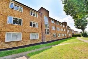 25, 81 Oak Hill Court, Oak Hill, Woodford Green IG8 9PB