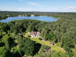 Frensham Lodge, Pond Lane, Churt, Farnham GU10 2QA