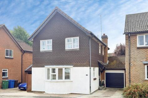 Long Beech Drive, Farnborough, Hampshire, GU14
