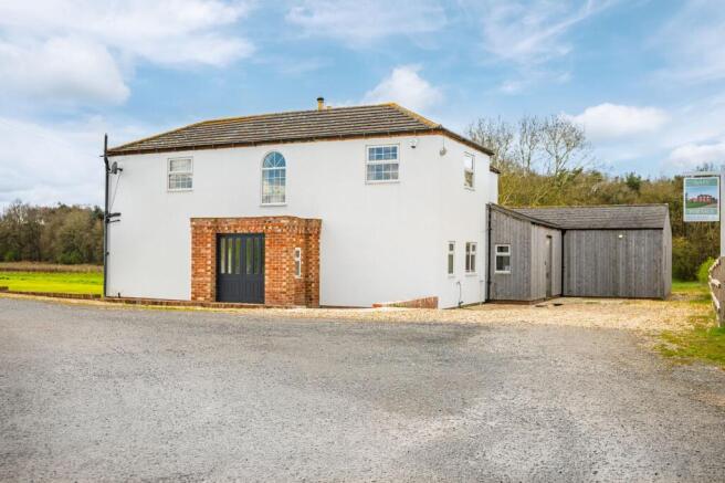 Rural location on the edge of woodland