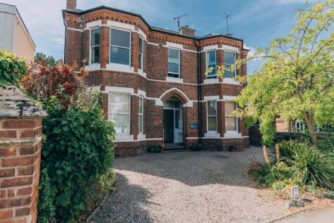 Russell Terrace, Redland House, CV31