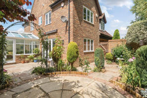 18, Wyvern Place, Horsham RH12 3QU
