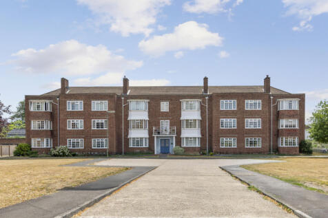 Giggs Hill Gardens, Thames Ditton, Surrey, KT7