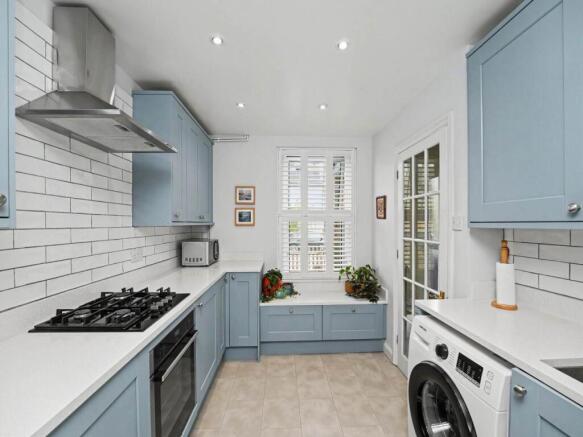 12_Kitchen_Towards_G