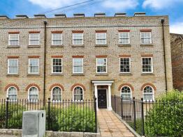 16, 32 The Heights, New Road, Rochester ME1 1DX
