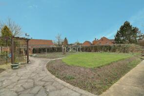 1 Maycroft, Paddock Rise, Grantham NG33 4EG