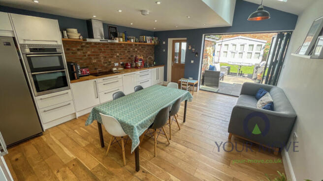 Kitchen/Breakfast Rm