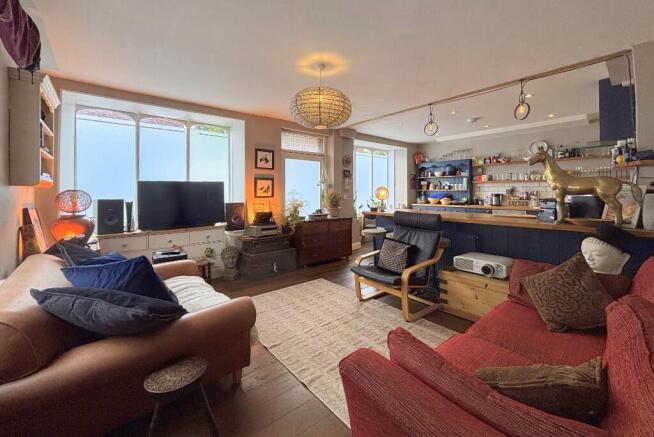 Lounge/Kitchen