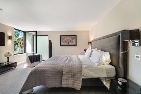 York Road, Weybridge, KT13