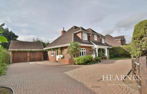 Fernlea Gardens, Ferndown, BH22