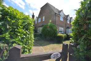 8, Raunds Road, Wellingborough NN9 6AB