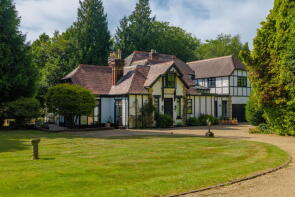 The Anchorage, Hillcrest, East Grinstead RH19 2NE
