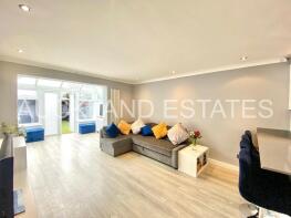 24, Gowar Field, Potters Bar EN6 3NT