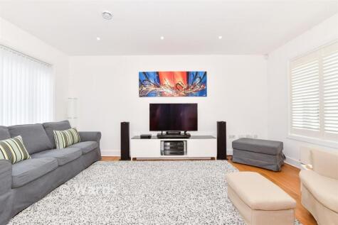 Carlton Close, Kings Hill, West Malling, Kent
