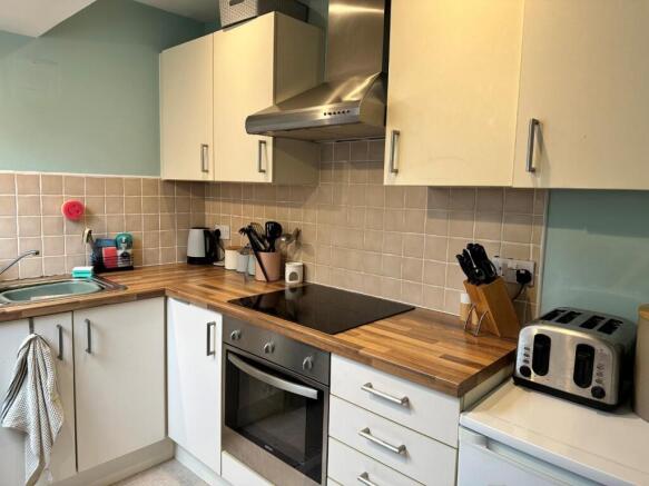 Kitchen 2.jpg