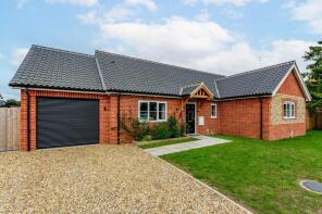2, Fallowfield Loke, Shropham NR17 1HJ