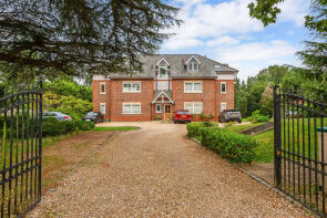 Apartment 2, 60 Cedar Court, Lawn Close, Datchet, Slough SL3 9LA