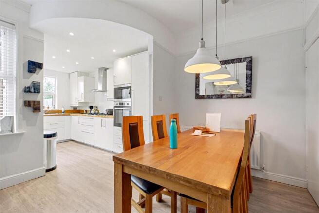 Dining Area_1.jpeg