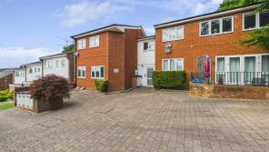 Flat 1, 58a Mallory Court, Valley Fields Crescent, Enfield EN2 7QL