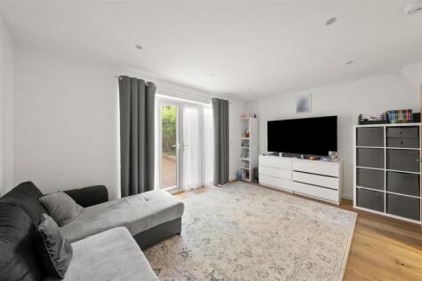 Northfield Road, Heston