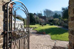 The Homestead, Eastbourne Lane, Polegate BN26 5QL