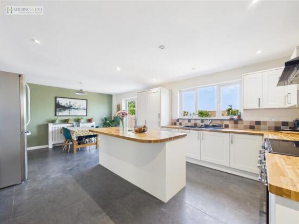 Kitchen .2.jpg