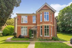 Flat 4, Sandhurst, Guildford Road, Runfold, Farnham GU10 1PG