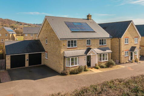 Lambourne Road, Bishops Cleeve, Cheltenham, GL52