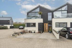9, Marsworth Wharf, Tring HP23 4BW