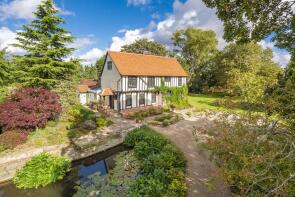 Lamarsh Hall, Henny Road, Bures CO8 5EU